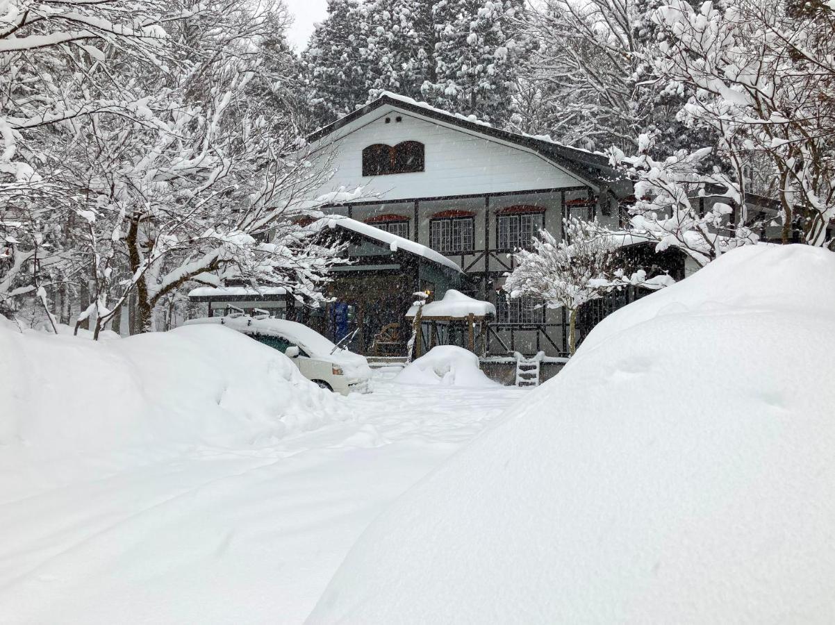 Kizuna Lodge & Bbq Centre Hakuba Bagian luar foto