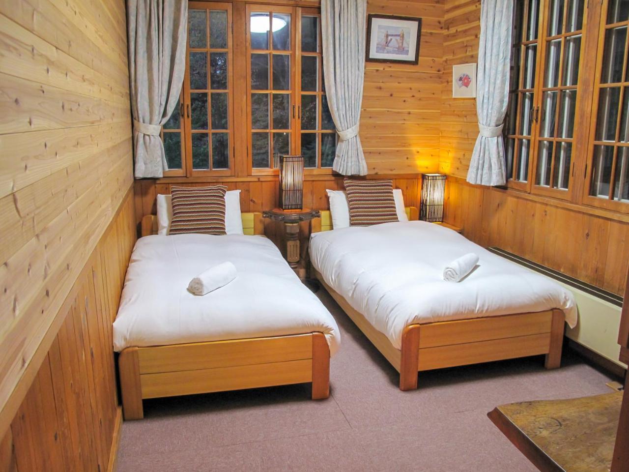 Kizuna Lodge & Bbq Centre Hakuba Bagian luar foto