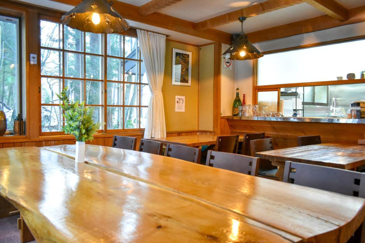 Kizuna Lodge & Bbq Centre Hakuba Bagian luar foto