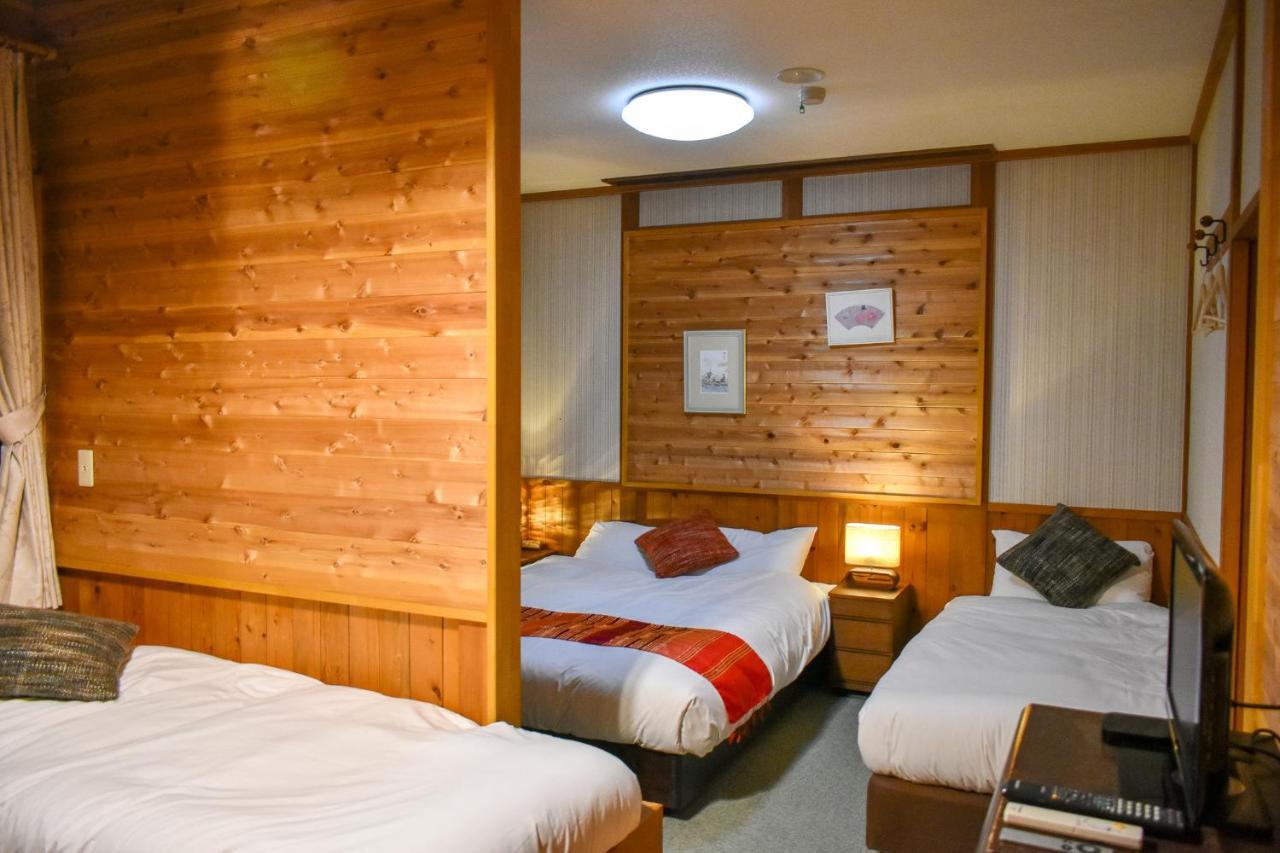 Kizuna Lodge & Bbq Centre Hakuba Bagian luar foto